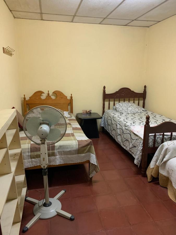 Casa Cisneros Bed & Breakfast Leon Ngoại thất bức ảnh