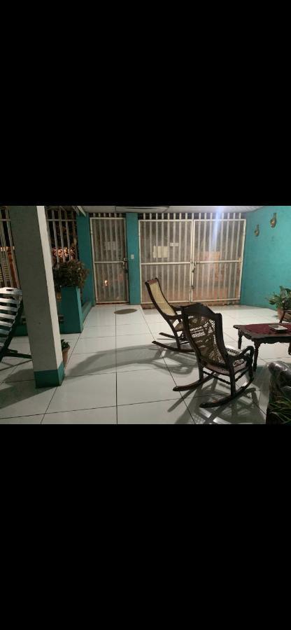 Casa Cisneros Bed & Breakfast Leon Ngoại thất bức ảnh